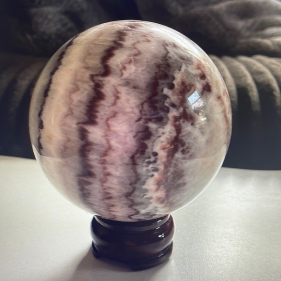 Beautiful XXL Pork Stone (Dali Jasper) Banded Calcite Sphere - Picture 3 of 10